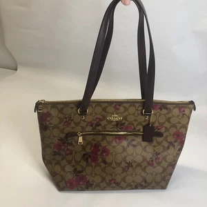 Coach Blumendruck Beuteltasche Tasche Signatur beschichtetes Canvas Reißverschluss oben Handtasche - Bild 1 von 17