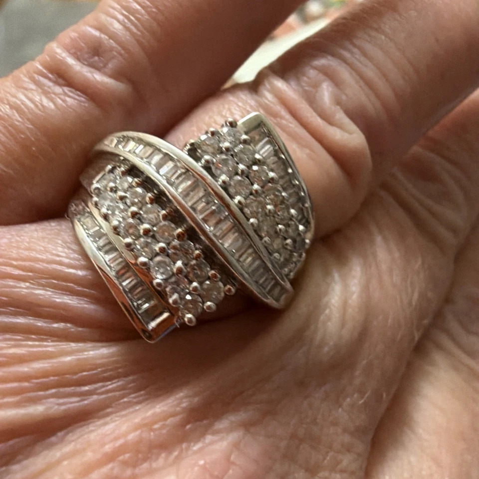 1.00 TW Cluster Diamond Bypass Ring 10K White Gold Swirl Size 7 Ladies Estate - Image 1 of 4