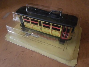 TRAM VINTAGE CARICA A MOLLA RIPRODUZIONE GIOCO LATTA. nuovo - Foto 1 di 4