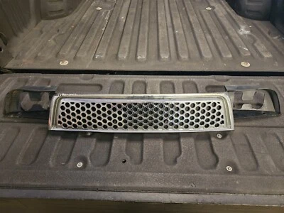 GMC YUKON DENALI 1500 2007-2014 parrilla inferior cromada OEM Foto 1 de 4