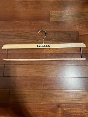 Philadelphia Eagles Wooden Hanger - NEW - Imagem 1 de 3