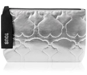 TOUS VANITY CASE BORSA COSMETICA NUOVA CON ETICHETTE ARGENTO METALLICO LOGO ORSO articoli da toeletta da viaggio - Foto 1 di 3