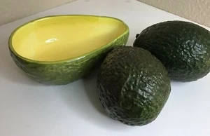 Avocado Form Schale Lebendig Pier 1 Import Handbemalt Steingut 6" x 4" x 2,25 - Bild 1 von 7