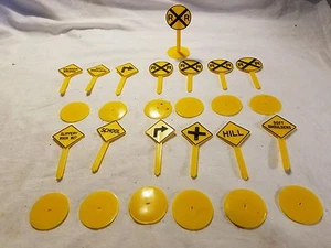 large lot of plastic lionel display signs - Picture 1 of 5