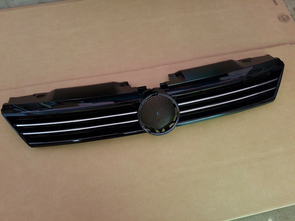 Se adapta a VOLKSWAGEN JETTA SEDAN 2011-2014 negro con rejilla cromada en el parachoques delantero NUEVO Foto 1 de 4