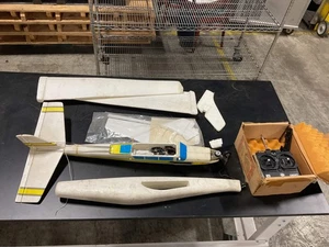 COX R/C "BEE" MODEL PLANE FOAM - FOR PARTS/REPAIR - Picture 1 of 7