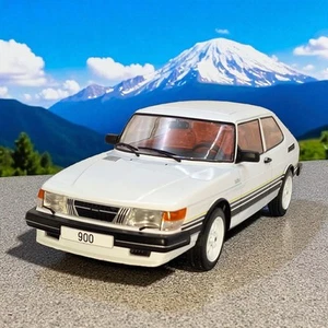 Saab 900 Turbo 1981 weiß Modellauto 1:18 MCG - Bild 1 von 3