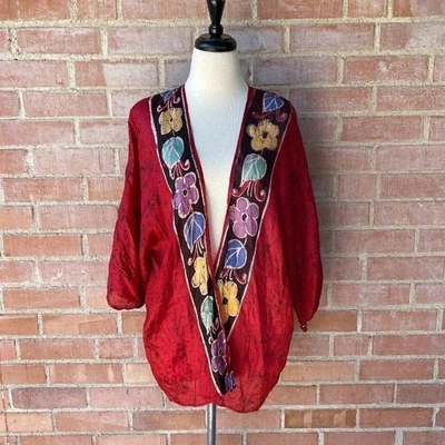 Kimono Floral Rojo Frente Abierto Estilo Bohemio Festival Encubrimiento Foto 1 de 4