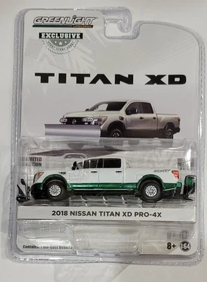 Nissan Titan XD Pro-4x 2018 Greenlight con quitanieves Chase máquina verde 1/64 Foto 1 de 2