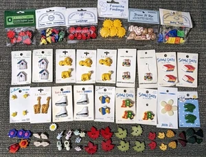 100+ Lot Of Figural Buttons La Mode Etc Animals, Flowers, Baby, School, Sports - Picture 1 of 5