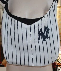 Original MLB Merchandise New York Yankees Nadelstreifen Trikot Geldbörse - Bild 1 von 3