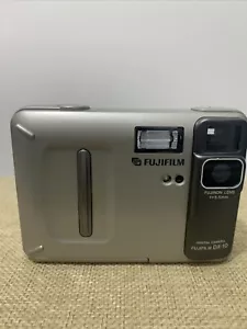 Fujifilm FinePix DX-10 0.8MP Compact Digital Camera Silver Tested - Picture 1 of 11