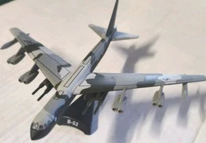 Del Prado 1:300 Scale USAF B-52 Die Cast Desktop Camo Boeing Stratofortress Bomb - Picture 1 of 14