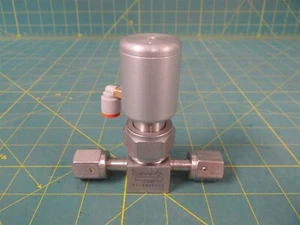 Swagelok SS-BNV51-C Stainless Steel High-Purity Bellows-Sealed Valve 1/4" VCR - Picture 1 of 5