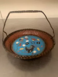 Pequeña cesta tejida vintage inusual con fondo Cloisonne - F hg - Imagen 1 de 3