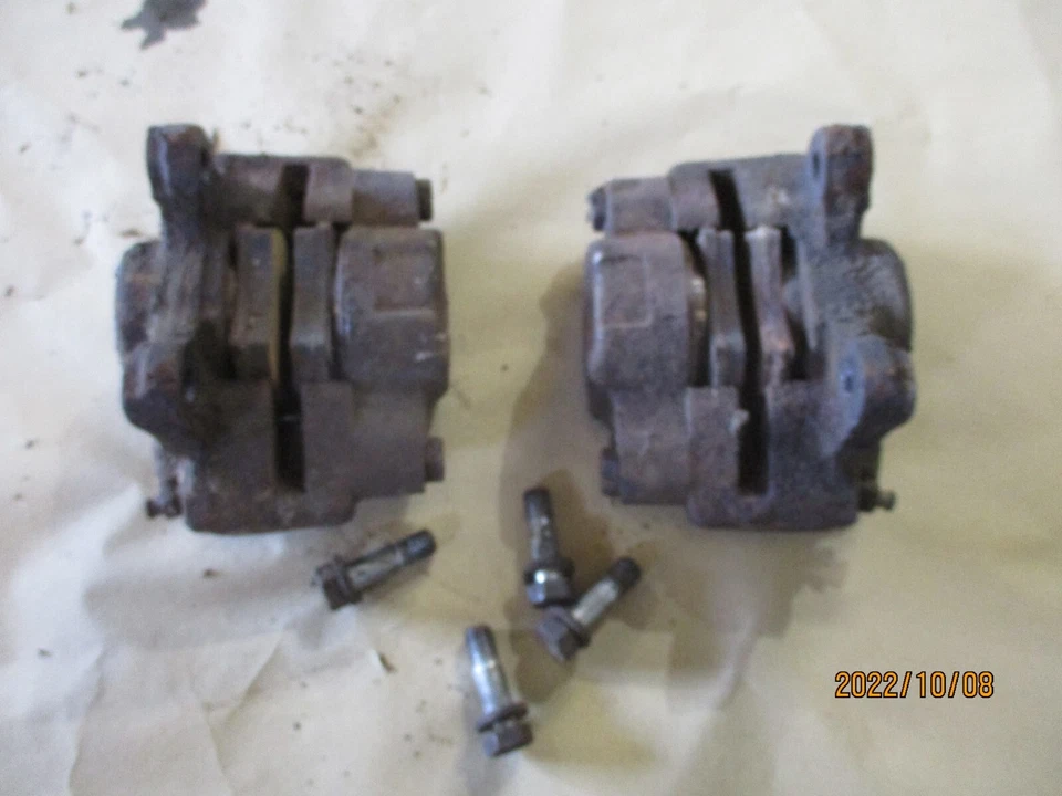 PAR DE PINZAS DE FRENO DELANTERAS BMC CLASSIC MG MORRIS AUSTIN 1100 1300 GT ADO16 Foto 1 de 2