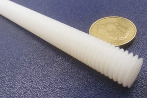 Varillas roscadas de nailon 66 diestras, tinte natural, 1/2"-13 x 2 pies de largo - Imagen 1 de 9