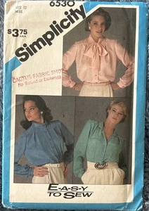 6530 UNCUT Simplicity Schnittmuster Misses Blusen Kragen Größe 12 Brustweite 34 - Bild 1 von 2