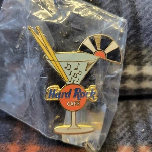 Hard Rock Cafe Pin Martini Record Bacchette Batteria LE 500 Nuovo - Foto 1 di 2