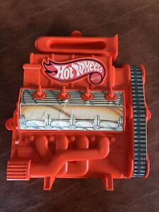 Mattel Hot Wheels Engine 18 Car Carry Case Vintage Red Toy Storage (1983)