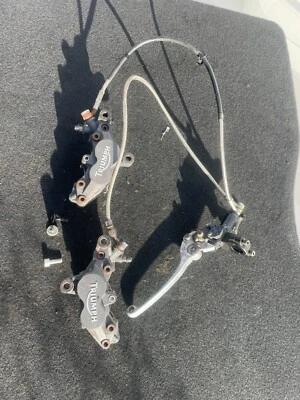 Triumph Daytona 955i 2003 передний тормоз суппорты левая правая сторона + главный цилиндр - Изображение 1 из 4