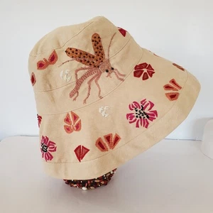 SONG Val Gregori Mckenzie One Size Tan Bucket Hat Embroider Floral & Mosquito - Picture 1 of 15