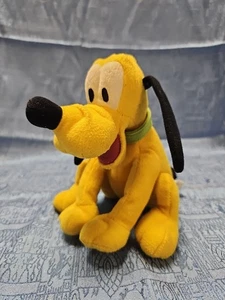 7 Zoll sitzender Pluto ~ Original Disney ~ Plüschtier/Stofftier mit grünem Halsband - Bild 1 von 14