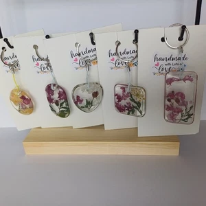 Real flowers in epoxy resin keychains - Picture 1 of 5