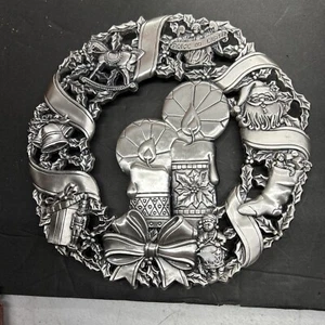 "Home For The Holidays" Metal Wreath Silver Trivet - New In Box - Picture 1 of 9