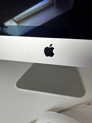 Apple Studio Display 27" con Vetro Standard (Sostegno a Inclinazione Regolabile) - Immagine 1 di 4