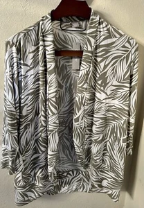 NWT Chicos Travelers Graphic Leaves Jacket SZ 2 (L) No Wrinkle Fabric Open Front - Picture 1 of 3