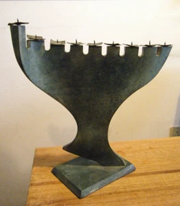Escultura Haim Azuz MCM Vintage Modernista Verdigris Bronce Metal Arte Menorá - Imagen 1 de 8