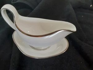 Wedgewood Bone China Gravy Boat & Underplate Carlyn W4302 Inch Length - Picture 1 of 19