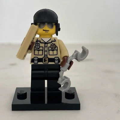 Lego Series 2 Minifigure Traffic Cop - Image 1 of 4
