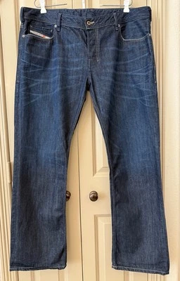 Jeans masculino Diesel Zatiny botão mosca 40x32 bootcut regular desbotado lavagem escura 0806W - Imagem 1 de 4