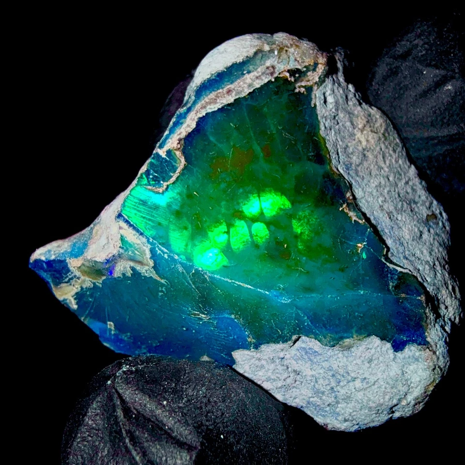 Fire Opal raw, Natural opal gemstone rough, Ethiopian Black opal 23 Ct 27x25 mm - Image 1 of 4