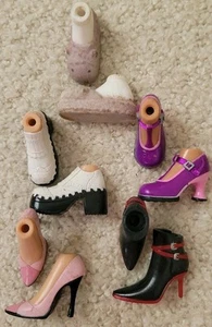 Lote de 5 pares de zapatos para muñecas Bratz a juego botas y tacones zapatos de repuesto pies - Imagen 1 de 6