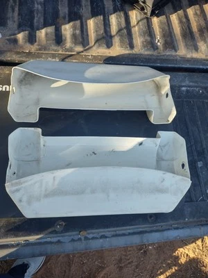 1975 CHEVROLET VEGA FRONT BUCKET SEAT REAR TRIM MOLDING PIECES - Imagem 1 de 4