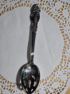 Cuchara perforada ranurada de lirio tigre Reed & Barton de colección Foto 1 de 2