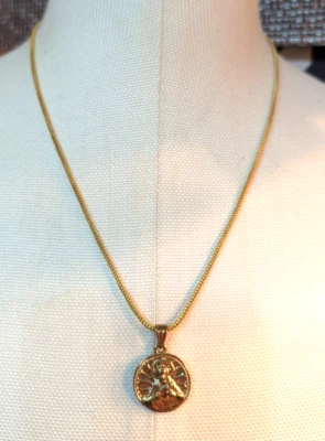 Collar Sagrado Corazón de Jesús con Rubí Imitación y Medalla Religiosa de la Santísima Madre Foto 1 de 4