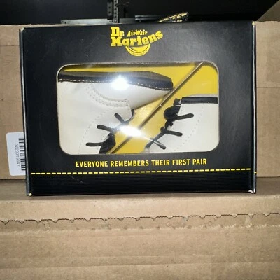 Zapatos de bebé Dr Martens talla 2 blancos 1460 botines de cuna Foto 1 de 2