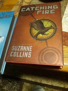Special Two Pack Deal Mockingjay And Catching Fire Hardcover Books By Susan... - Bild 1 von 4