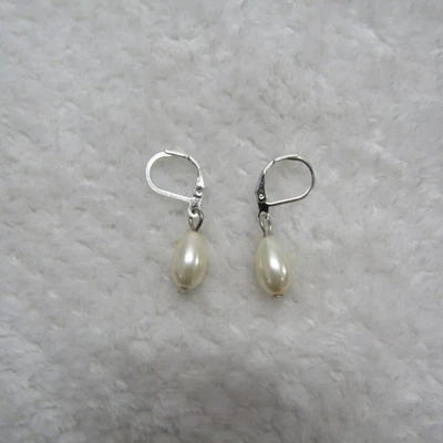 White Pearl Earring For Women For Teen For Her Foto 1 de 4