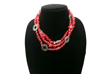 Collar de 3 hilos de coral rojo tono plata metal fabricante desconocido con etiqueta de corona 17,5" Foto 1 de 4