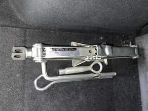 16 17 18 19 20 21 22 HONDA HRV Jack Assembly WITH TOOLS - Picture 1 of 1