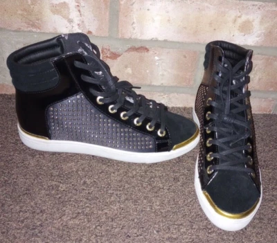 TÊNIS TED BAKER PRETO CAMURÇA E DOURADO CRAVEJADO DE CADARÇO TAMANHO 8 NUNCA USADO ~ ESTILO - Imagem 1 de 4