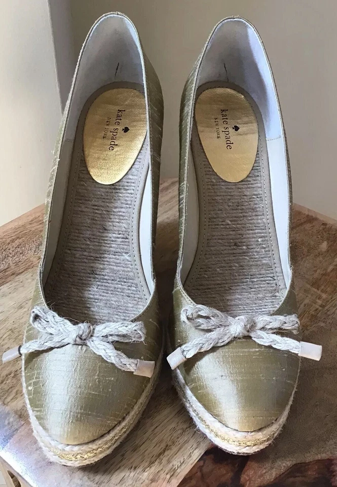 Alpargata Kate Spade cuñas seda oro detalles talla 10 Foto 1 de 4