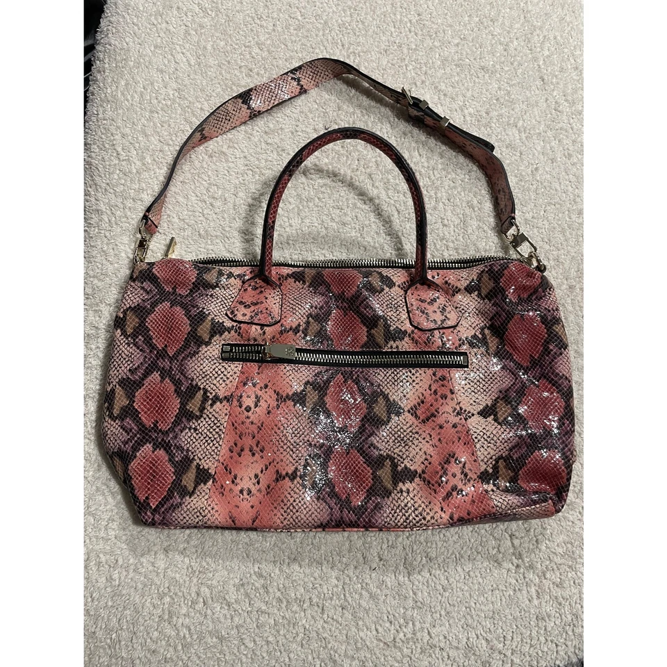 Bolso de Hombro Trina Turk Mujer Pitón-Serpiente Cuero Repujado Rosa Gris Precio de venta sugerido por el fabricante 398 Foto 1 de 4