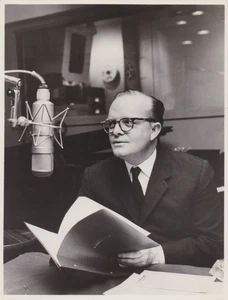 1966 Press Photo Truman Capote Narrates "A Christmas Memory" TV Show on ABC - Picture 1 of 2