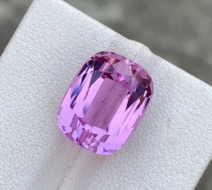 VVS 11,55 ct natürlicher tiefrosa Kunzit Edelstein Kissenschliff aus Afghanistan - Bild 1 von 2